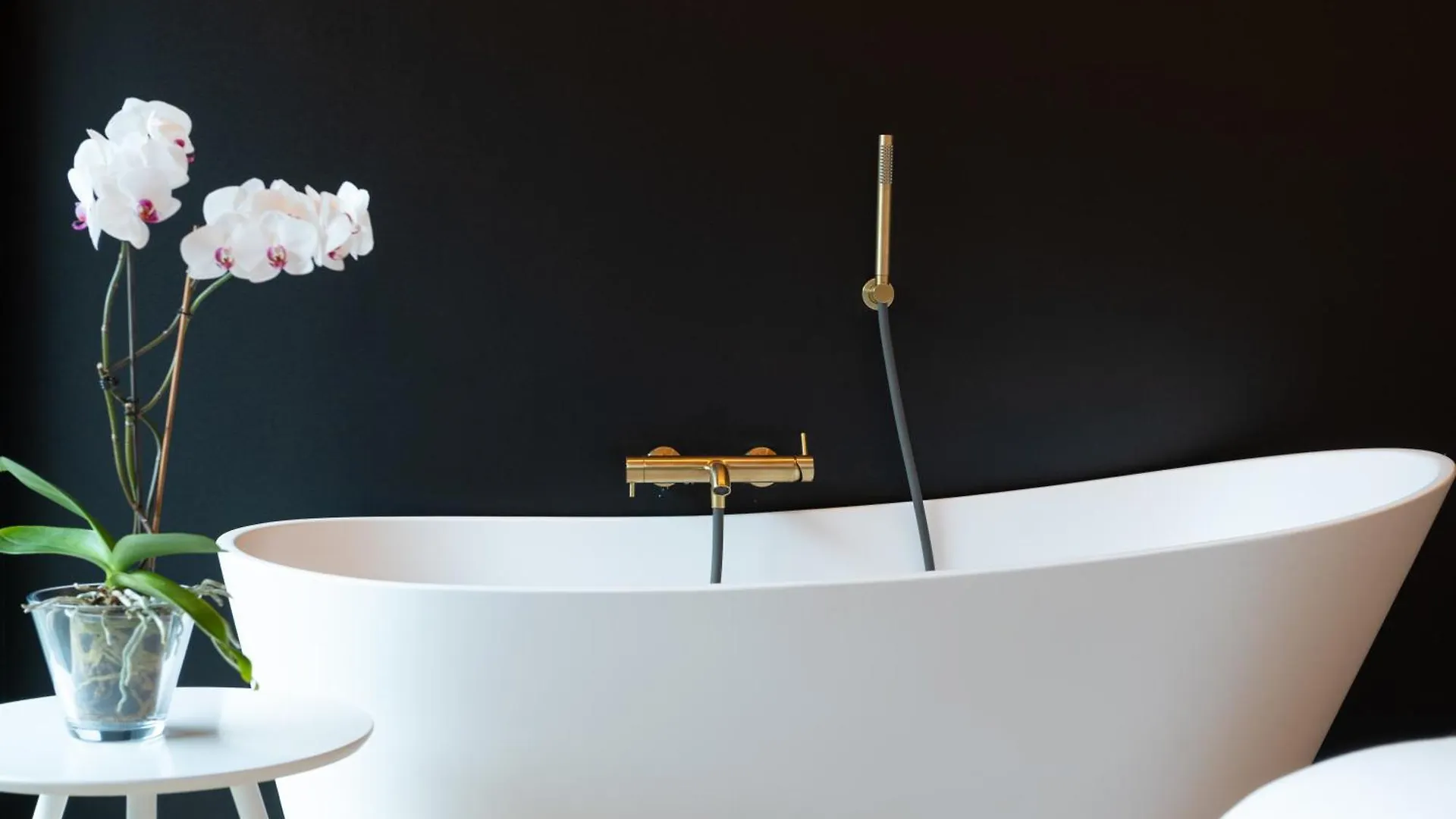 Kh Lezama Suites, Breakfast & Laundry Spain