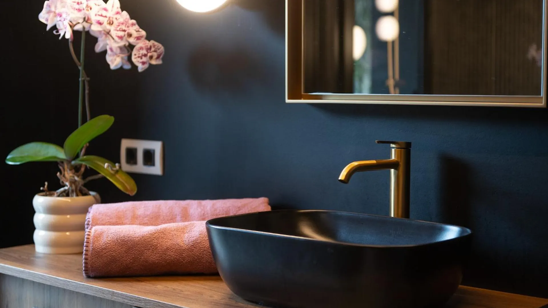 Kh Lezama Suites, Breakfast & Laundry