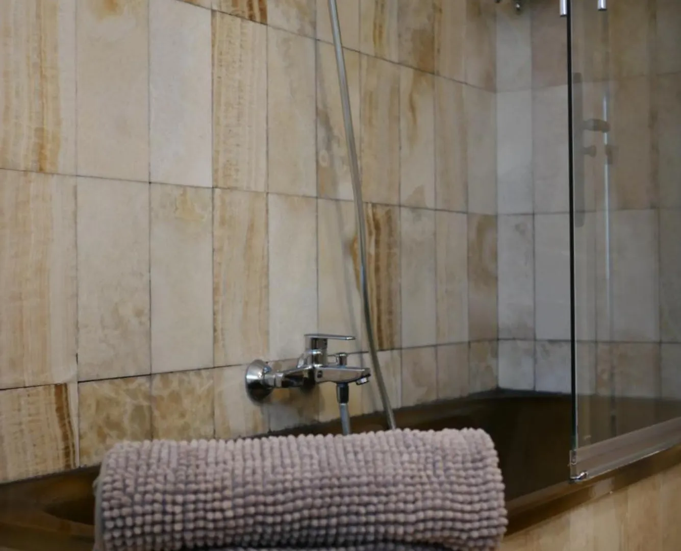 Kh Lezama Suites, Breakfast & Laundry