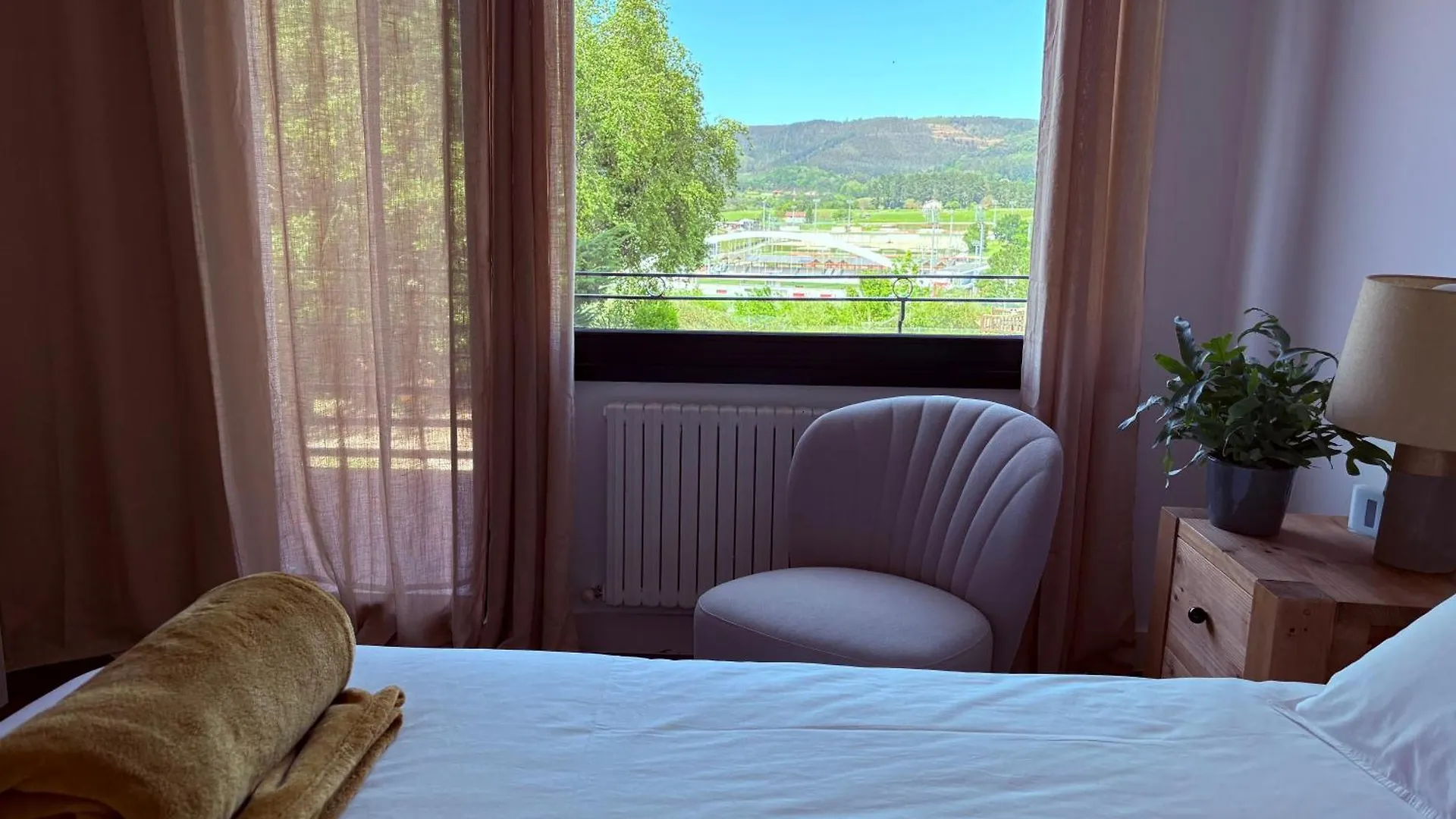 Habitación en casa particular Kh Lezama Suites, Breakfast & Laundry España